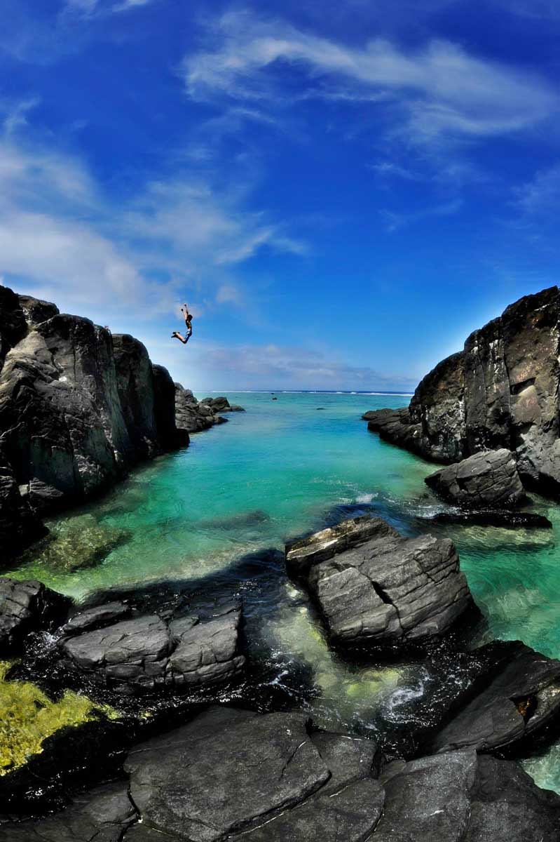 cliff jumping photo